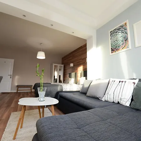 Arch Apartment *