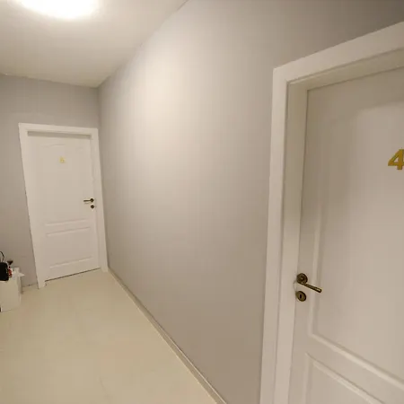 Arch Apartment *